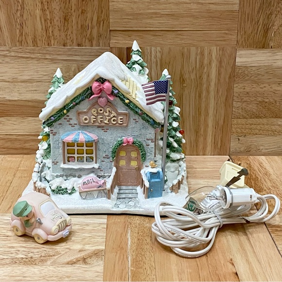 2001 Hawthorne Village Precious Moments HOLLY DAY GREETINGS POST OFFICE Lighted - Picture 9 of 16